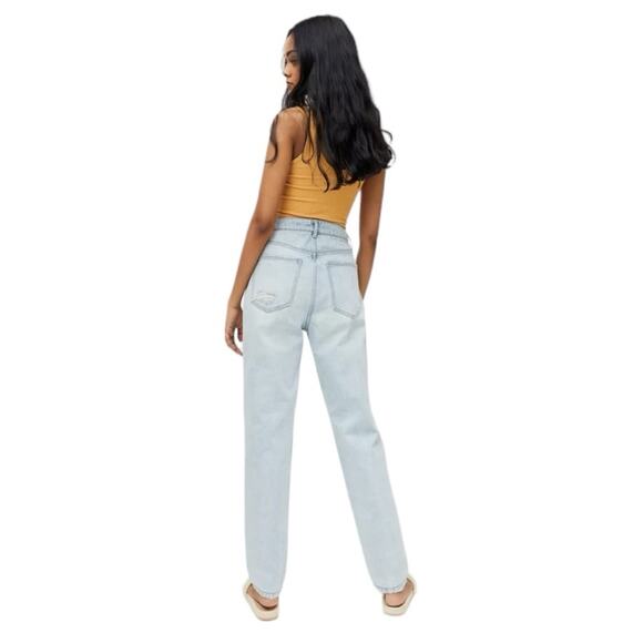 UO x BDG High-Waisted Mom Jean – Ripped Light Wash sz 27 - Picture 2 of 16